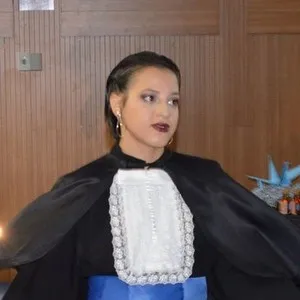 Sabrina - Professor de finanças - Niterói