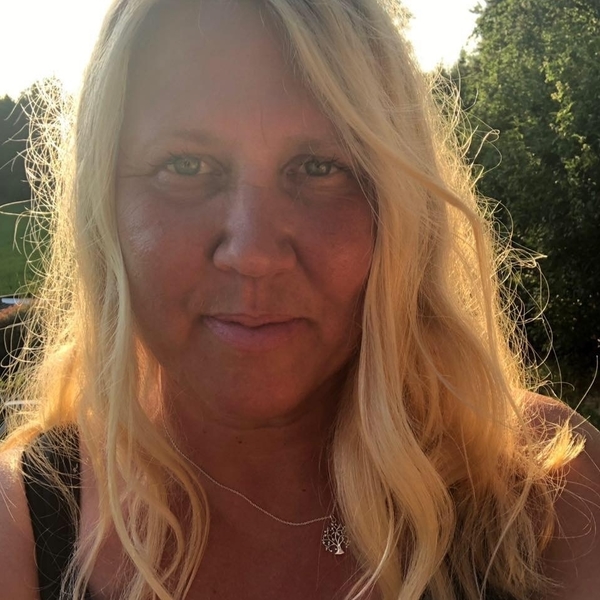 Har du tröttnat på att vara i ekorrhjulet? Önskar du att göra mer av ditt liv?  Se möjligheter istället för hinder. Förändra dina invanda tankemönster och följ dina drömmar och mål.