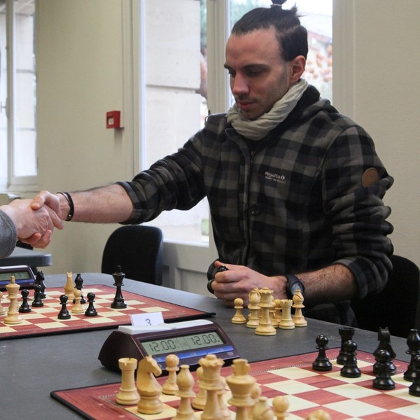 Cours d'échecs en ligne avec un Maître FIDE (+2300 Elo), ancien membre de l'Equipe de France
