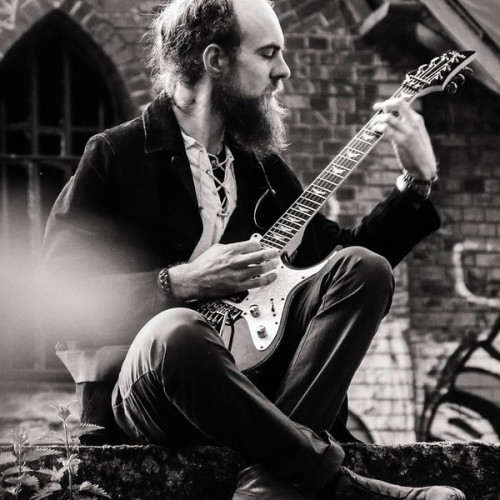 Aurélien - Professeur de guitare et de chant - coach vocal Aurélien - Professeur de guitare et de chant - coach vocal