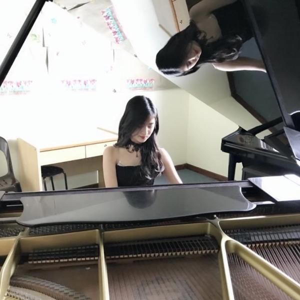 Offering PIANO, VOCAL & MUSIC THEORY lessons. Experienced in giving home tutor, online class and teaching in music centre with students ranging from age of 5 to the age of 60 for beginner to advance l