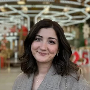 Elçim - İngilizce çeviri öğretmeni - 
