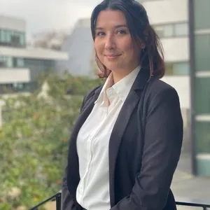 Coline - Prof de droit - Paris