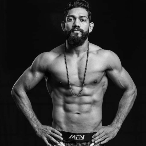 Professional MMA fighter currently fighting in Matrix Fight Night teching people to get fighting fit by loosing extra pounds through doing easygoing & uniquely designed programmes.