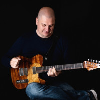 Teaches guitar for all levels, methodology according to student needs, 22 years of experience.