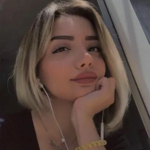 Elif - İngilizce öğretmeni - 
