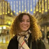 Justine - Prof de maths - Hinges