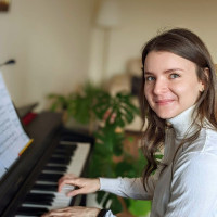 Audio Production Graduate and classically trained pianist gives piano and music theory lessons.