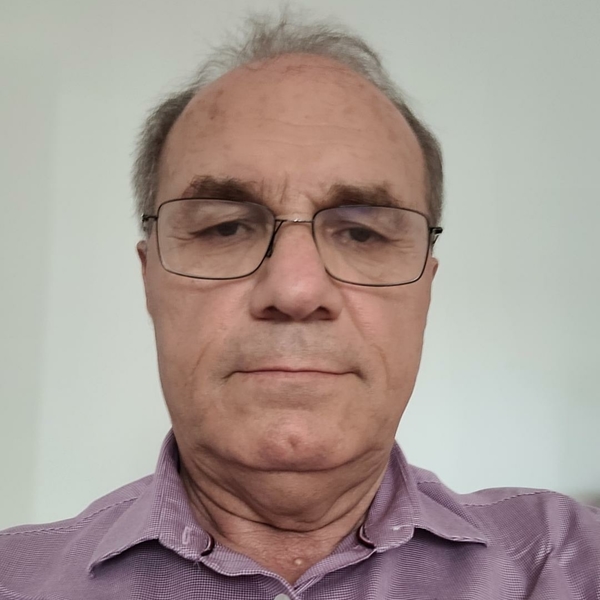 PhD Electrical Engineer, 35 years of online and presential university teaching experience. Multidisciplinary profile (electronic, power, control, automation, artificial intelligence)