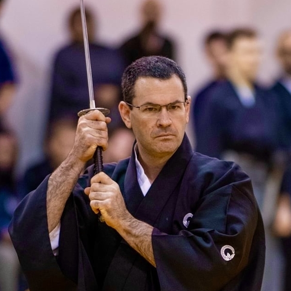 Full-time martial arts instructor with 39 years' experience teaches karate, kobudo (weapons), Japanese jujitsu and battodo (swordsmanship) from New York. 7th dan Okinawa karate, 6th dan kobudo, 6th da