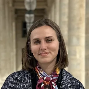 Lola - Prof de préparation concours sciences po - Paris