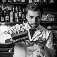 Professional bartender having worked in world famous bars in London and France. Whether it's to become a bartender or have fun at home, I want to share my experience and my sa