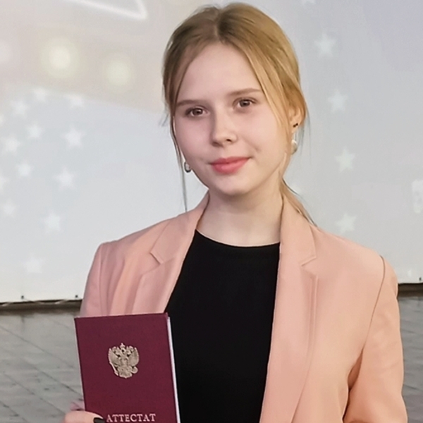 Результат ЕГЭ по русскому языку в 2021 — 94 балла. Медалистка, есть опыт работы с детьми.