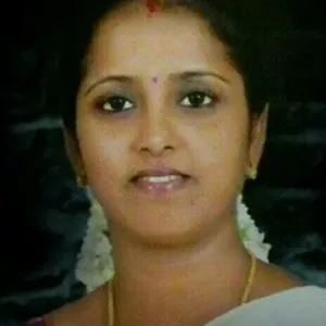 Julie - Maths tutor - 609001