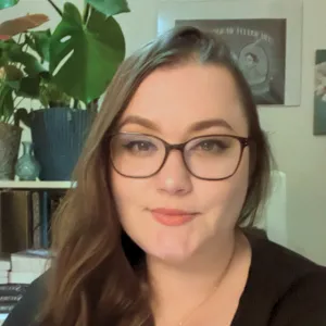 Emelyne - Prof d'archéologie - Tours