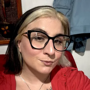 Giulia - Professor de Gramática - Goiânia