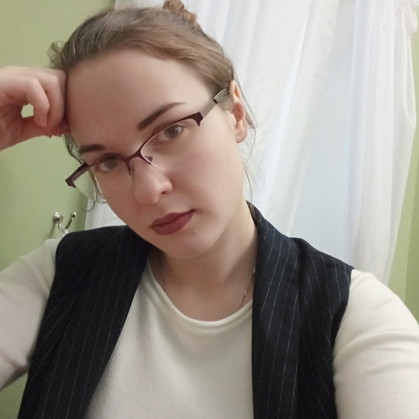 Я студентка последнего курса Санкт-Петербургского государственного университета, учусь на факультете политология