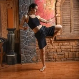 Zehra - Kick boks öğretmeni - 