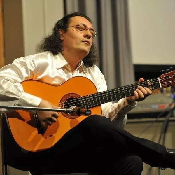Ik geef Traditionele & moderne flamenco gitaarlessen voor beginners tot een professioneel niveau.