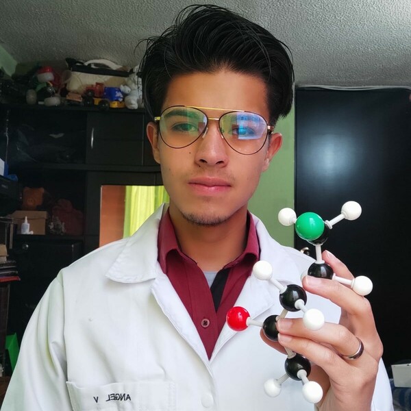 Estudiante de química farmacéutica de la universidad nacional de Colombia enseña química general y quimica Orgánica, con énfasis en temáticas que el estudiante necesite a nivel universitario y bachill
