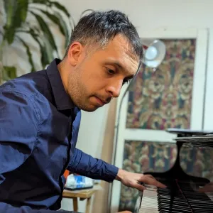Piero - profesor de teoría musical - 