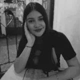 Laura - profesor de arquitectura - Pamplona