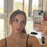 Samantha - Insegnante di aiuto compiti - Erba