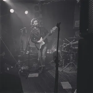 Isaac - Guitar tutor - London