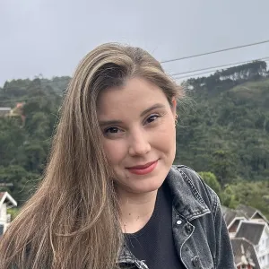 Mirela - Prof de arquitetura - 