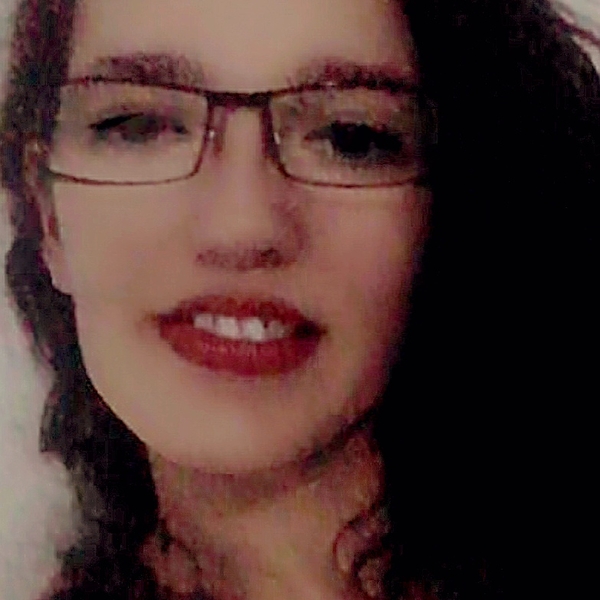 Soy una chica que en muy poco tiempo se graduará del grado en Geografía e Historia