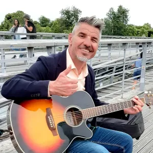 Ozden - Prof de guitare - Palaiseau