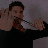 Músico desde los 8 años,instructor de violín y teoría musical desde los 15 años actualmente tengo 23