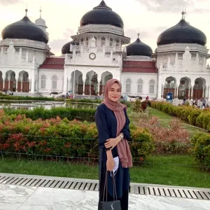 Nur - Guru mengaji - 