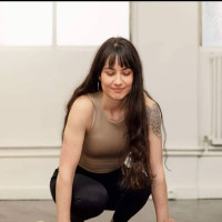 Professeure de yoga expérimentée donne cours particuliers de yoga à Paris