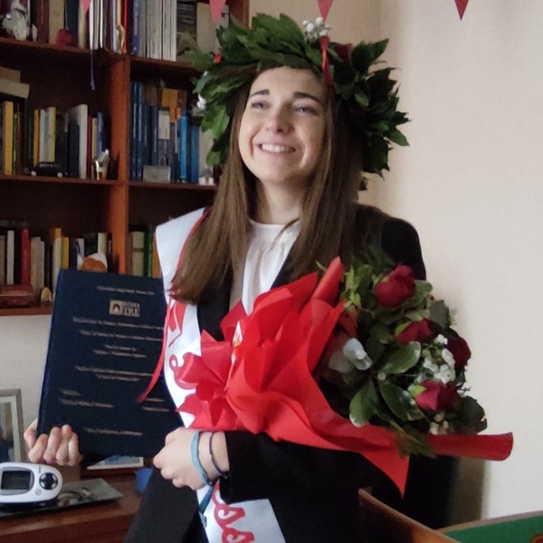 Studentessa laureata in lingue propone lezioni di spagnolo per studenti di scuola media e liceo a Roma.