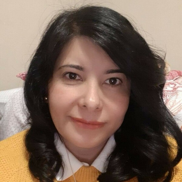I have a 5 years degree as a Spanish as a second Language teacher. I have worked during 13 years. I like to be dinamic, innovative and I am studying a Master about Montessori Pedagogy.