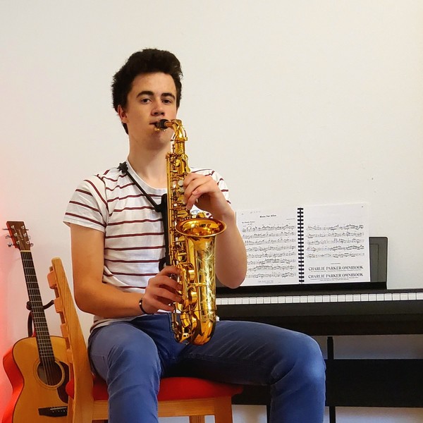 Saxophonstudent (17) gibt privat Sax Unterricht für Anfänger und Fortgeschrittene im Gebiet Klassik und Jazz online als auch Zuhause(Nähe)