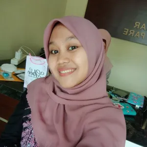 Isti - Guru mengaji - Pare