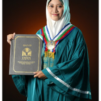 Lulusan Universitas dengan basic bahasa Arab serta Islamisasi Ilmu Pengetahuan terbaik di Jawa Timur