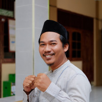 Alumni Pondok Pesantren Lirboyo Kediri Jawa Timur siap mengajar mengaji Al Qur an dari tingkat Iqro' sampai membaca Al Qur an, dan Belajar Tata cara Sholat hingga bacaan sholat. mengajar ilmu Nahwu da