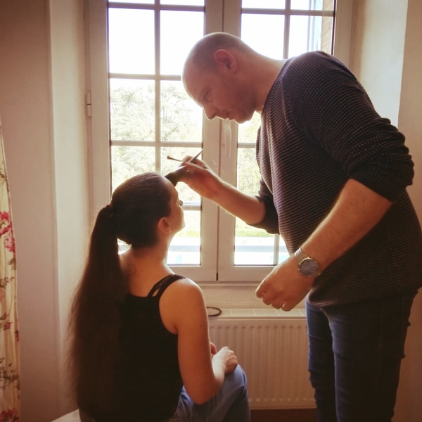 Maquilleur pro pour vous enseigner les rudiments du maquillage quelque soit votre morphologie.  Conseil sur les produits, les marques, les soins...