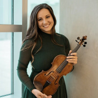 Concert violinist with 12 years of experience. Currently a masters student enrolled at the Jacob School of Music. Gives private violin lessons and beginner theory/ear training instruction.