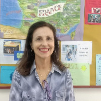 Experienced French teacher in international schools wishes to share her knowledge in a more personal way.