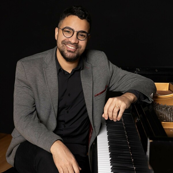 Concert pianist, Master and Doctor (PhD) in Music Psychology and Performance, currently studying for the Artist Diploma at Chicago College of Performing Arts. 23 years playing, 12 years teaching.