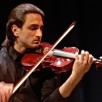 Etudiante de musica (finalizado el conservatorio profesional de violin) da clases de iniciacion a la musica y/o repaso de las diferentes materias basicas.