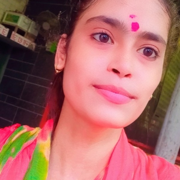 Hello. My name is Nisha. I'm doing BCA 1st year. 12th passed from cbse. I'm graduated in English. That time I started my career in programming languages.