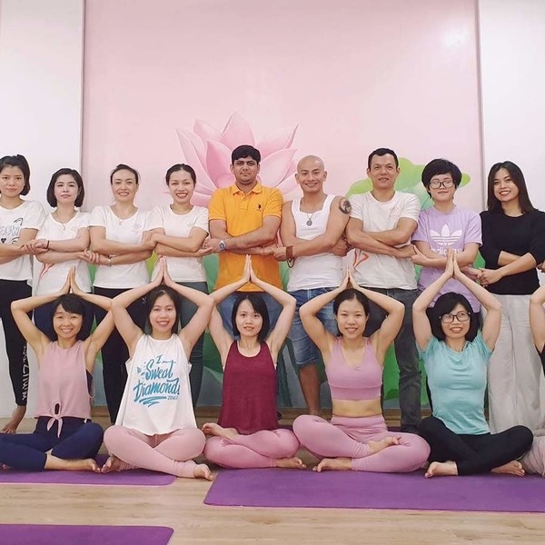 Yoga Classes in Noida, yoga Studio in noida, Yoga course in n