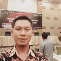 Lulusan IKIP PGRI Bojonegoro Jawa Timur, Saat ini mengajar di SMK N NGASEM BOJONEGORO