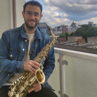 Saxophone conservatory professional and player for 19 years teaches saxophone (classic and modern) and music theory.