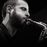 Graduado Superior en Jazz y músico activo ofrece clases particulares de Saxo, Armonía, Improvisación, etc... en el barrio de Gràcia, Barcelona